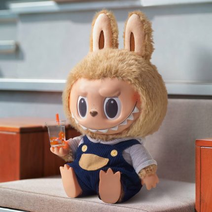 Fãs de LABUBU – Hora de relaxar com a boneca de vinil. de pelúcia
