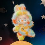 LABUBU Boneco de Pelúcia MONSTERS Big Into Vinyl Energy Series – ROCK THE UNIVERSE