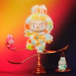 LABUBU Boneco de Pelúcia MONSTERS Big Into Vinyl Energy Series – ROCK THE UNIVERSE