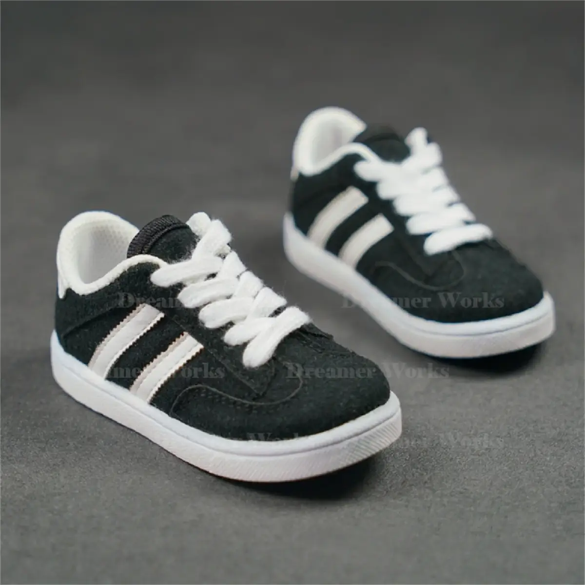Labubu Sapatos BrancosPretos Labubu Sapatos BrancosPretos